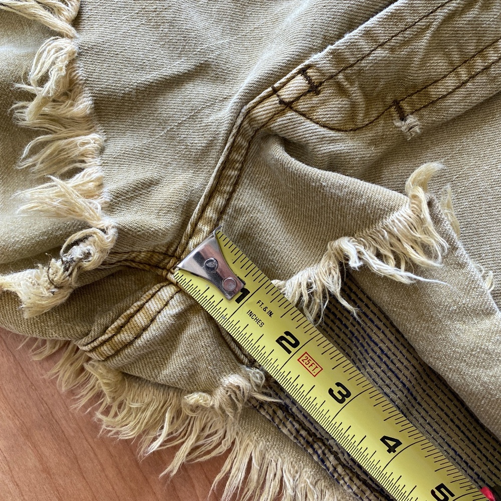Free People We The Free Soft and Relaxed Cutoff in Moss (Size 29) - Picture 9 of 10